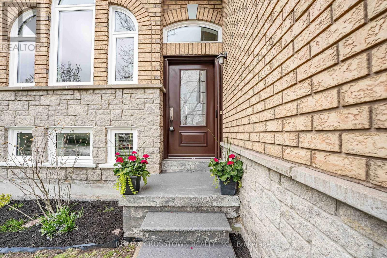 36 LESLIE AVENUE Image 3