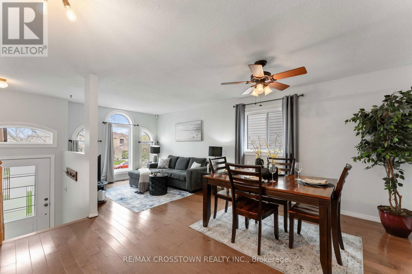 36 LESLIE AVENUE Image 5