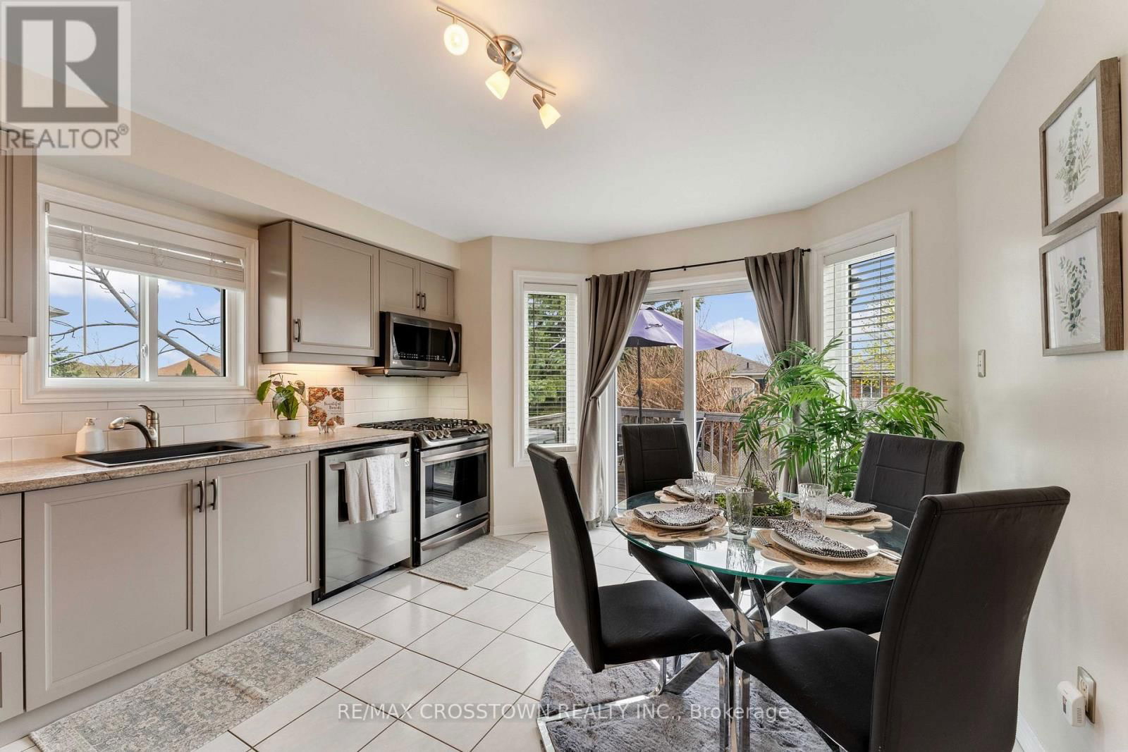36 LESLIE AVENUE Image 8