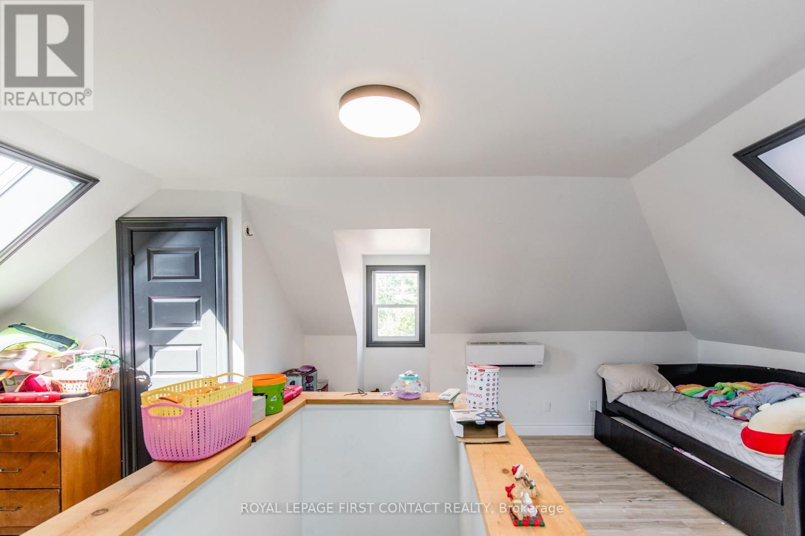 40 SOPHIA STREET WEST Image 11