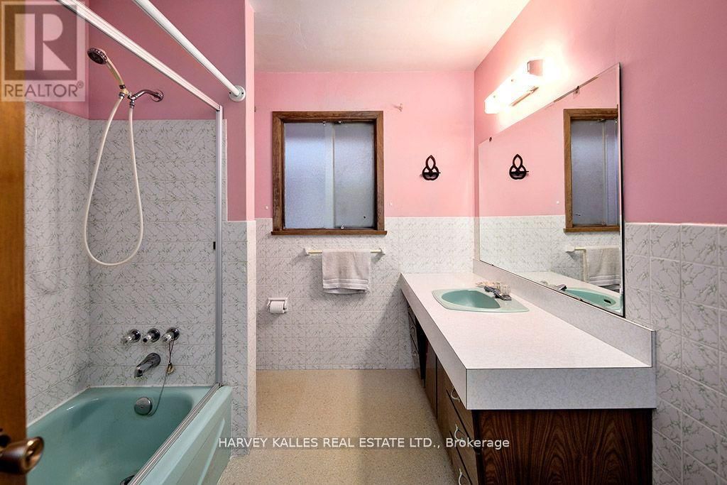 226 WEIR STREET Image 12