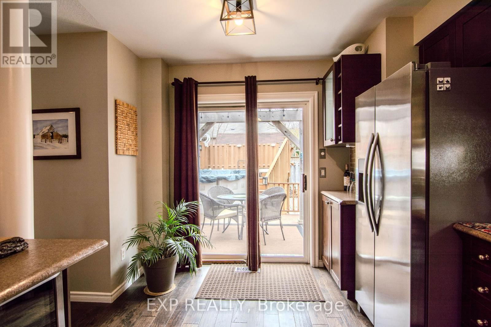 228 MAPLETON AVENUE SOUTH Image 11