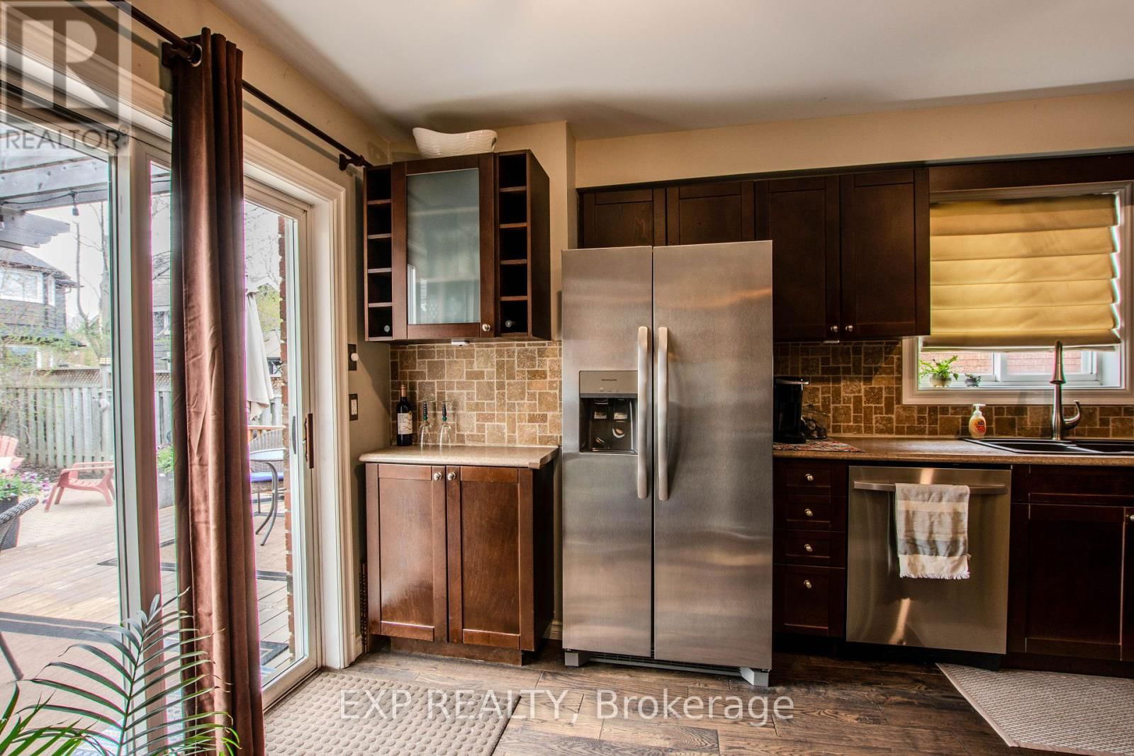 228 MAPLETON AVENUE SOUTH Image 14