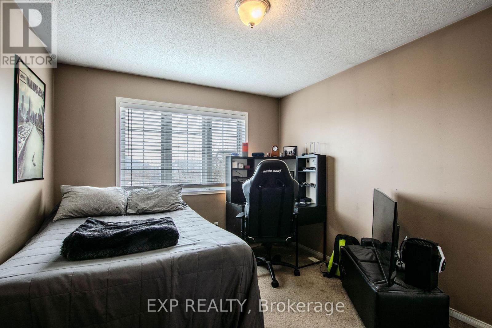 228 MAPLETON AVENUE SOUTH Image 21