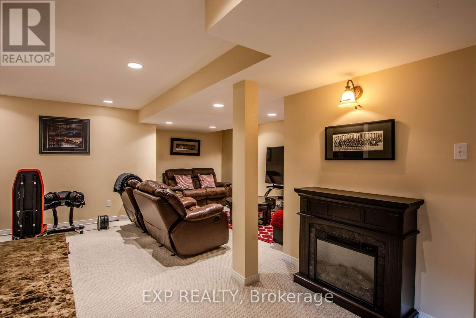 228 MAPLETON AVENUE SOUTH Image 32