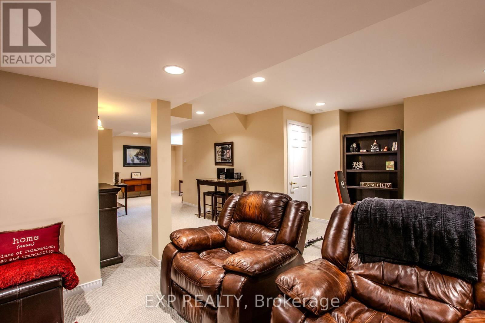 228 MAPLETON AVENUE SOUTH Image 33