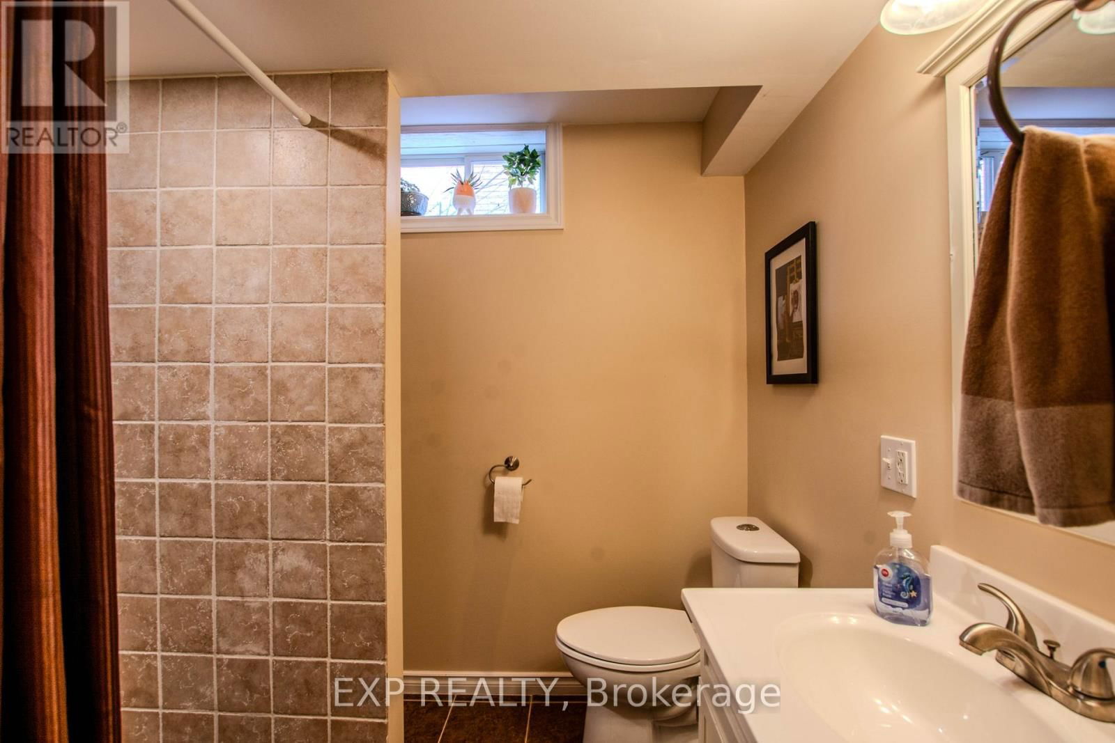 228 MAPLETON AVENUE SOUTH Image 35
