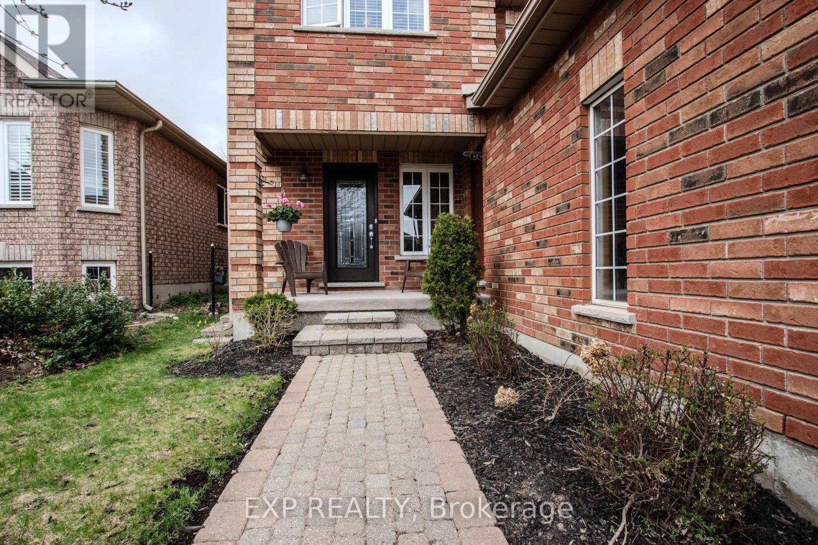 228 MAPLETON AVENUE SOUTH Image 4