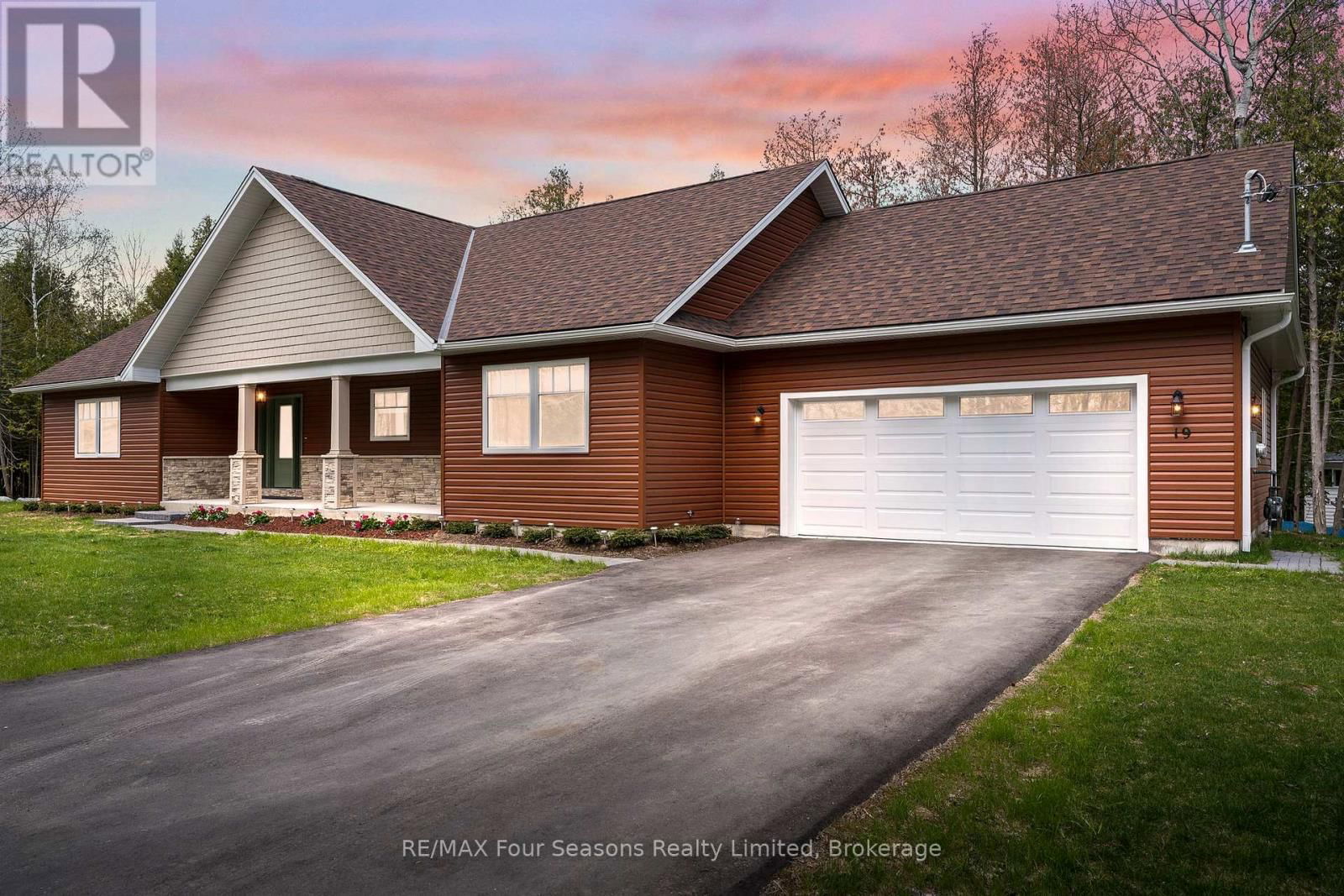 19 CURRIE AVENUE Image 1