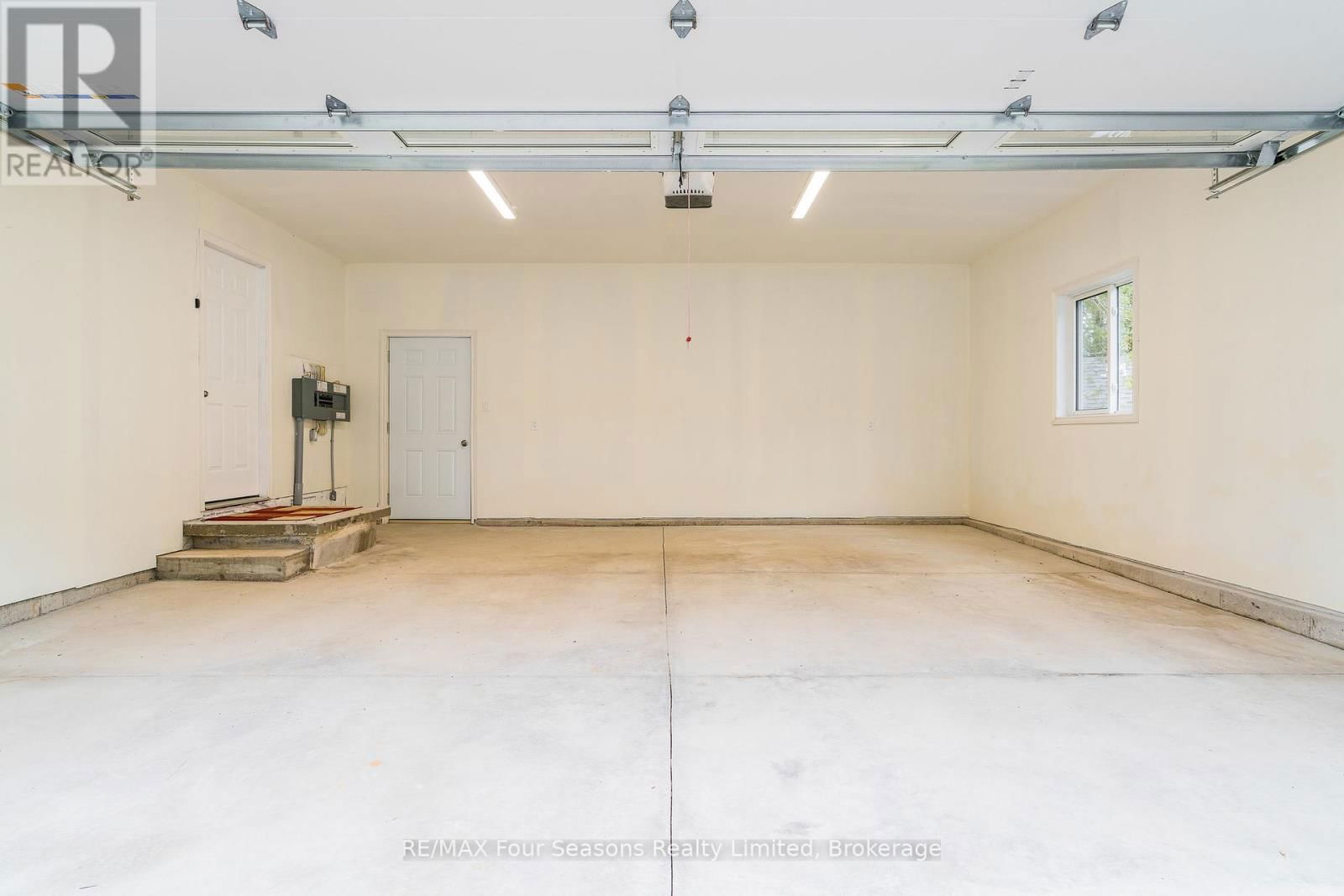 19 CURRIE AVENUE Image 25