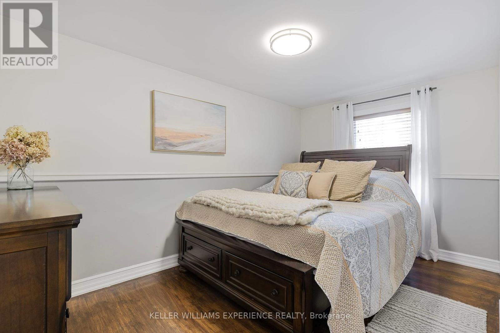 31 LAWRENCE AVENUE Image 12