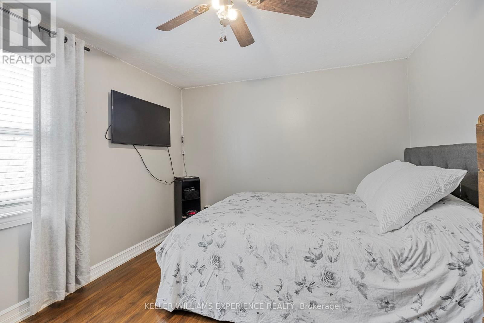 31 LAWRENCE AVENUE Image 13