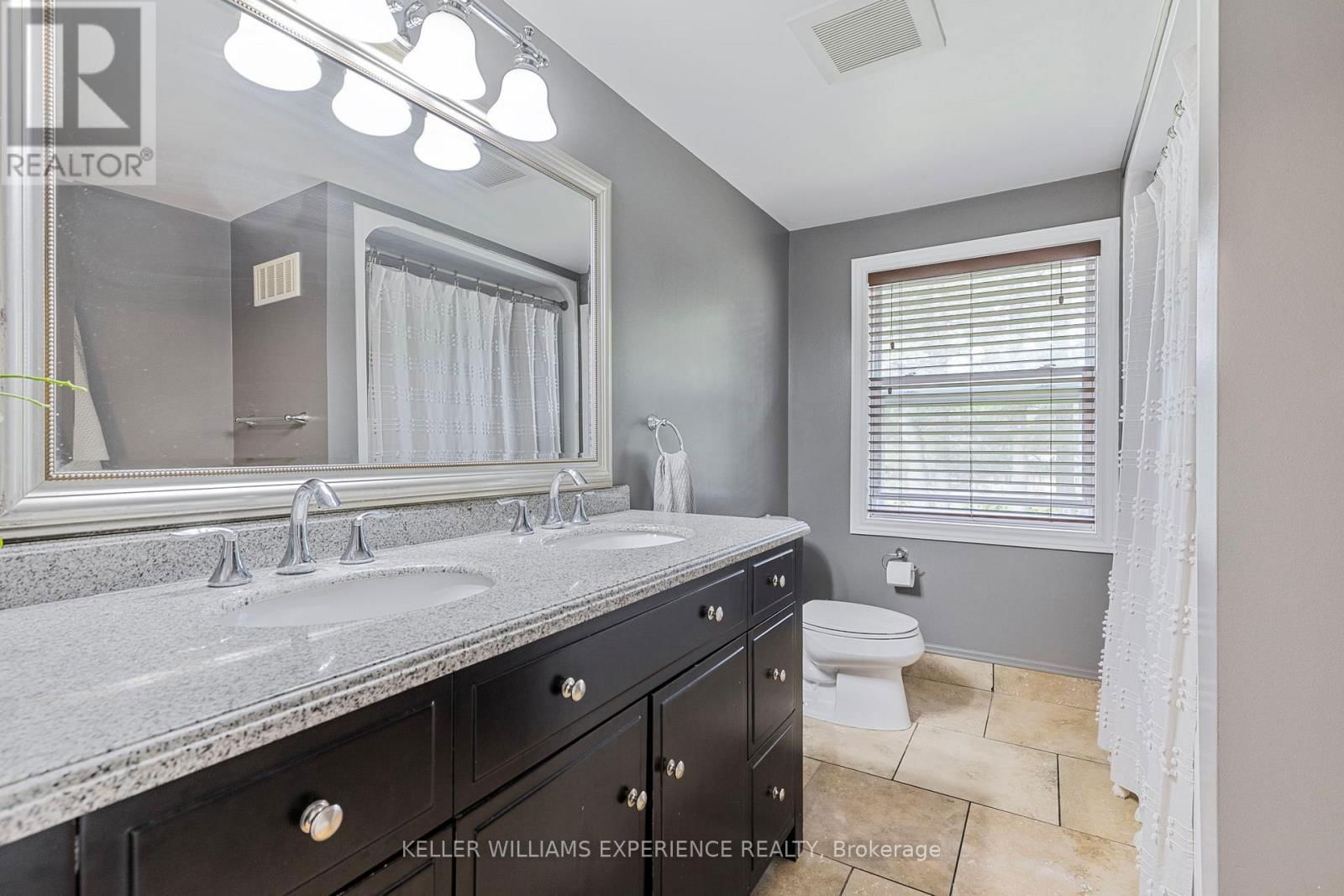 31 LAWRENCE AVENUE Image 14