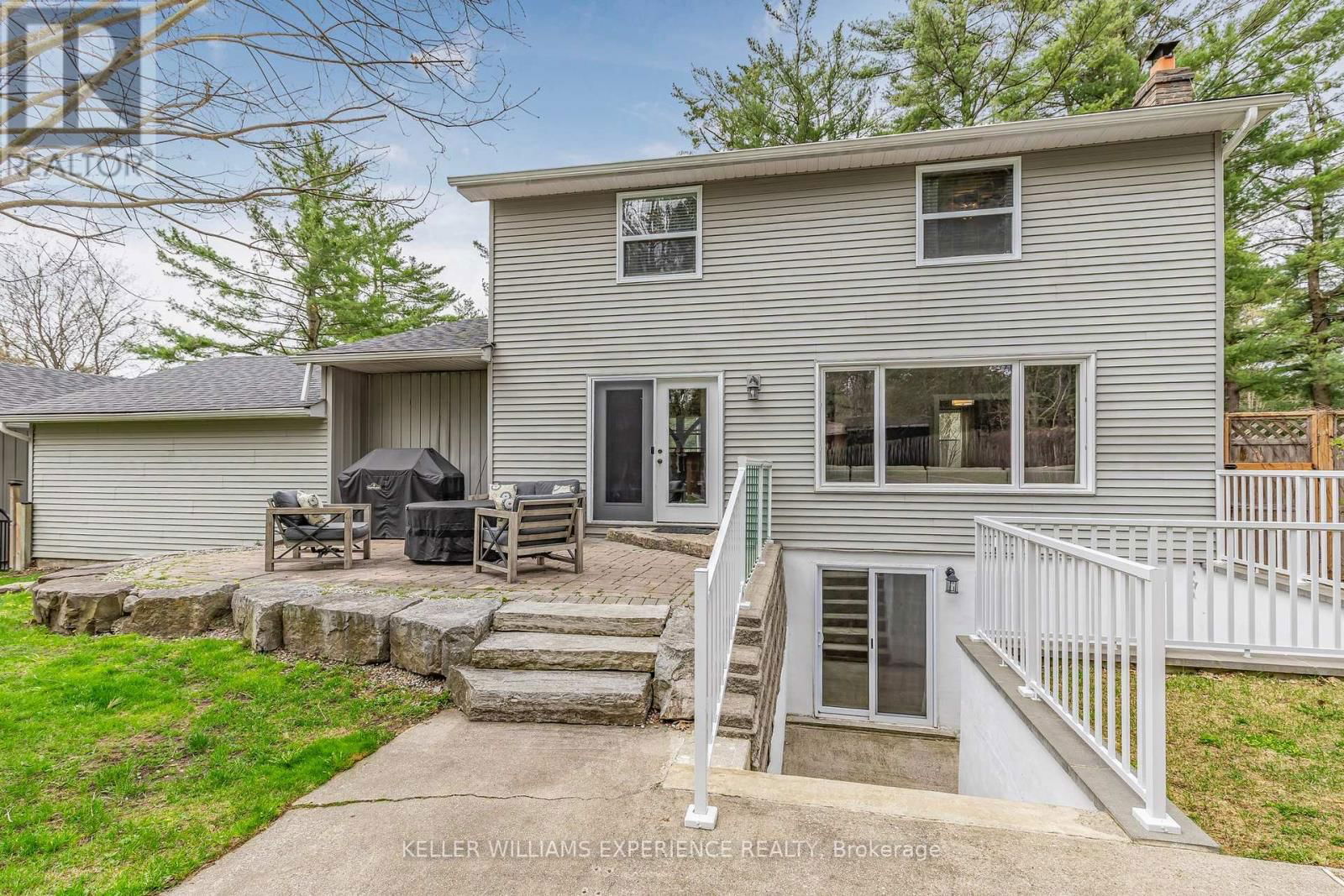 31 LAWRENCE AVENUE Image 20