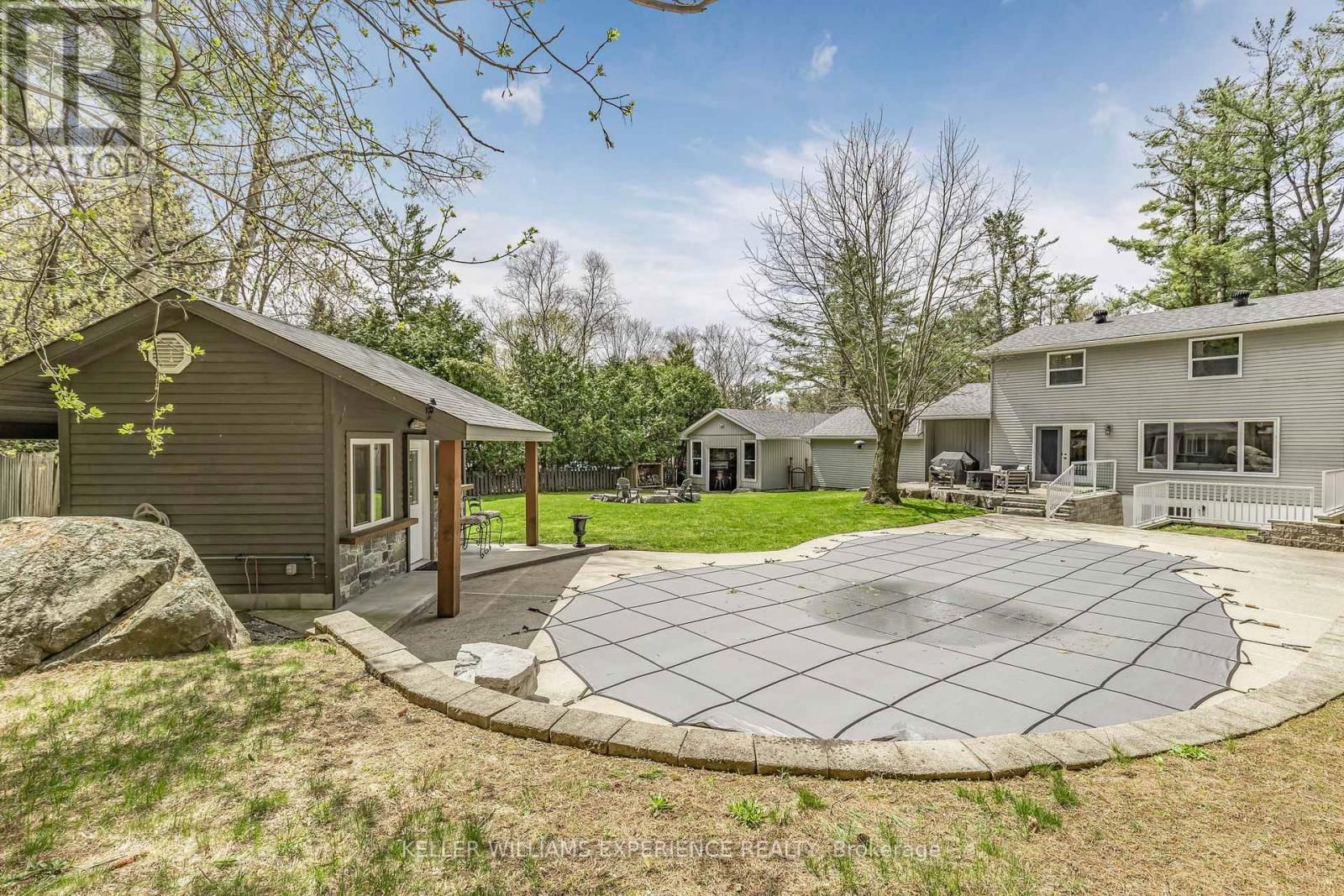 31 LAWRENCE AVENUE Image 21