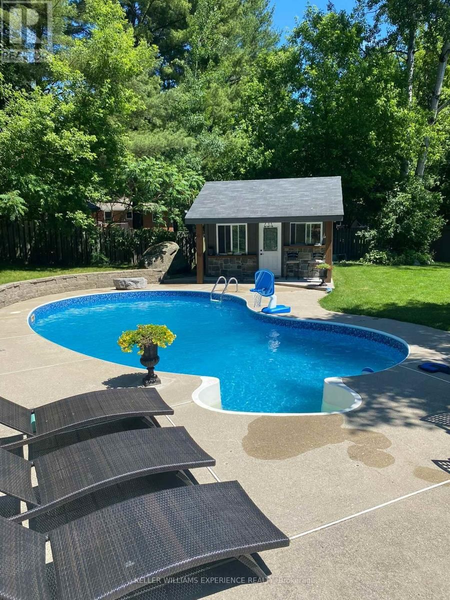 31 LAWRENCE AVENUE Image 22