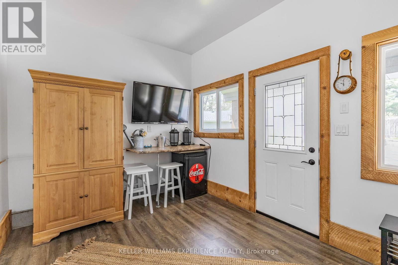 31 LAWRENCE AVENUE Image 24