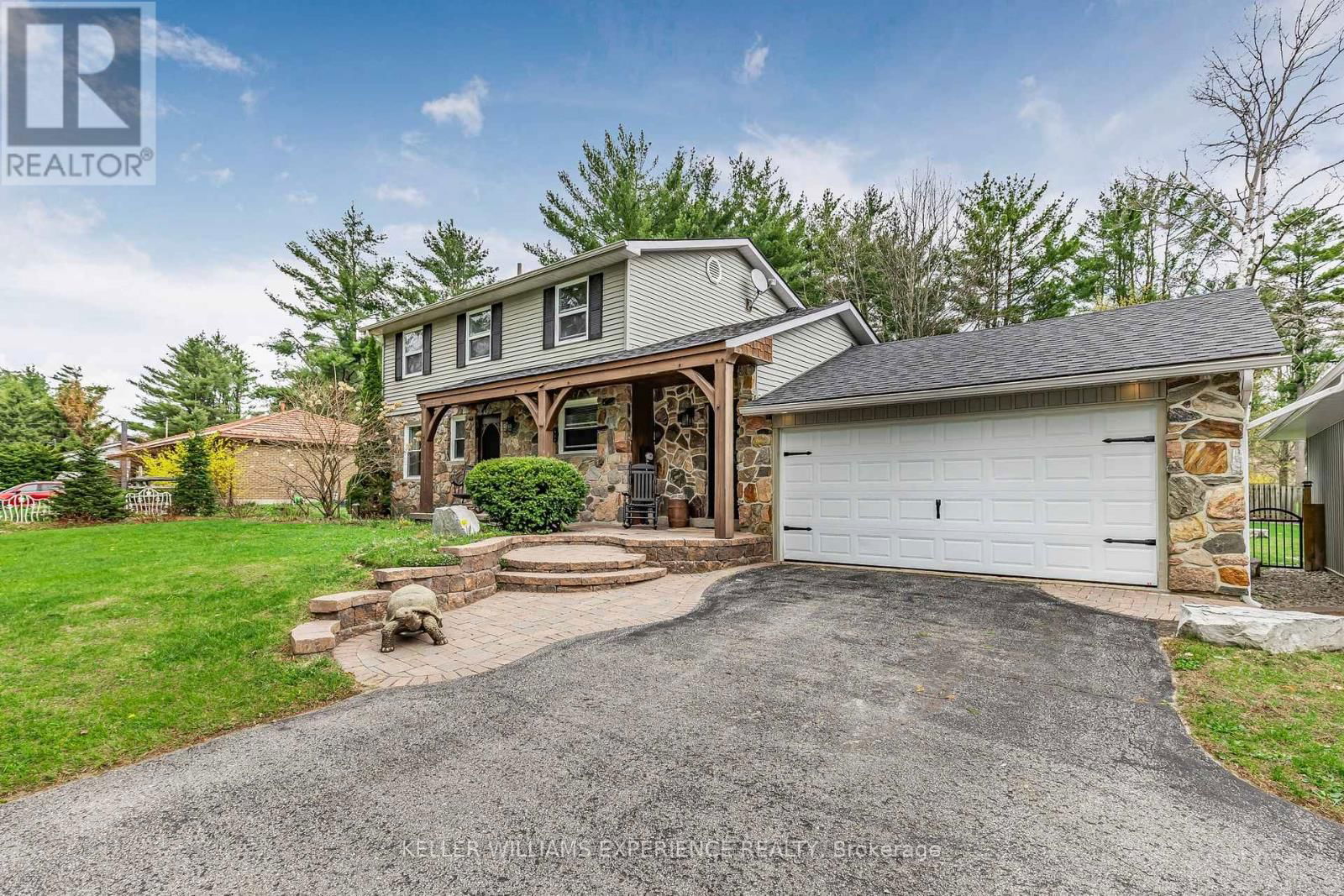 31 LAWRENCE AVENUE Image 3