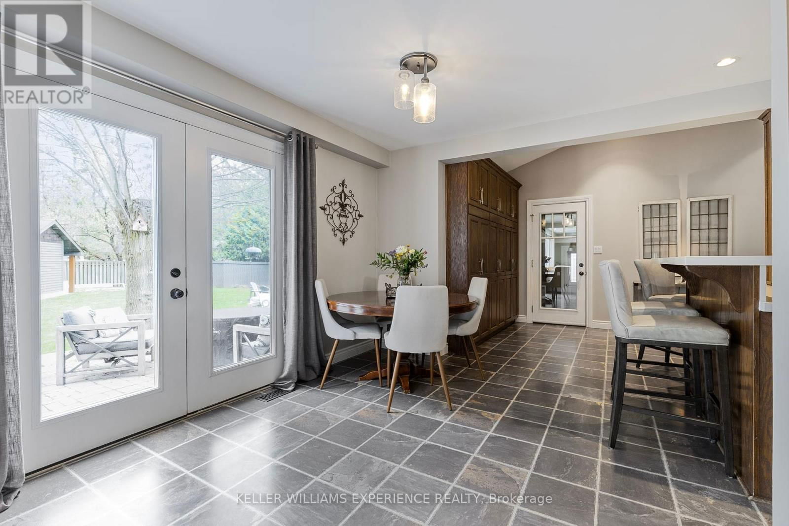 31 LAWRENCE AVENUE Image 6