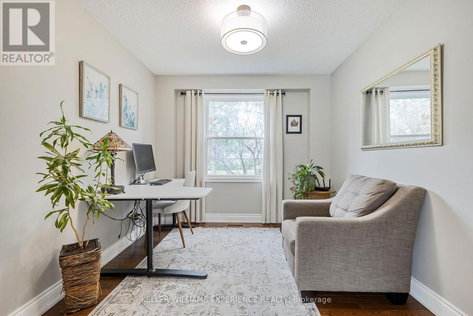 31 LAWRENCE AVENUE Image 9