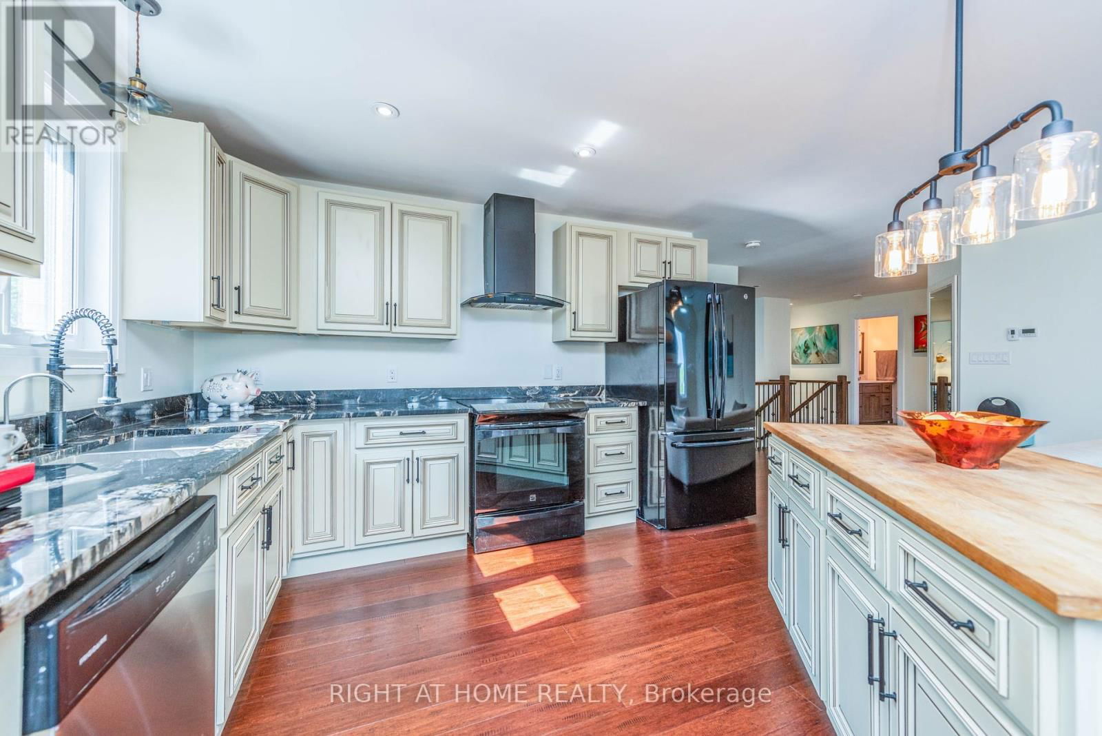 11 OTTAWAY AVENUE Image 18