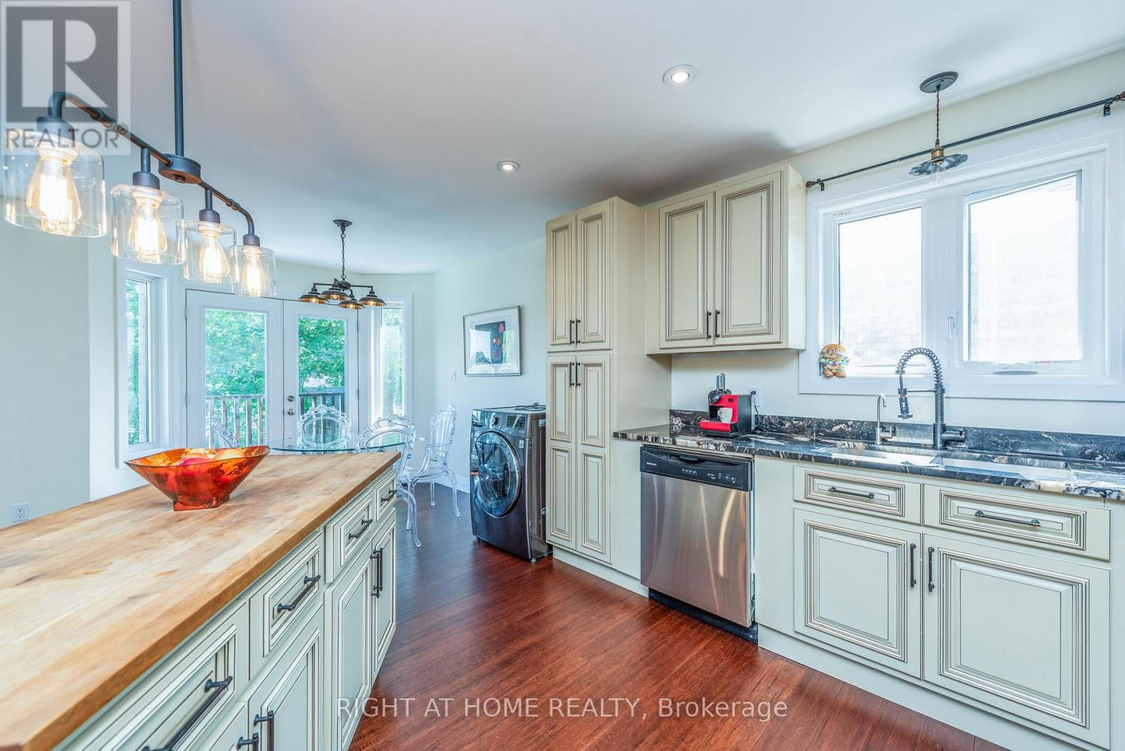 11 OTTAWAY AVENUE Image 19