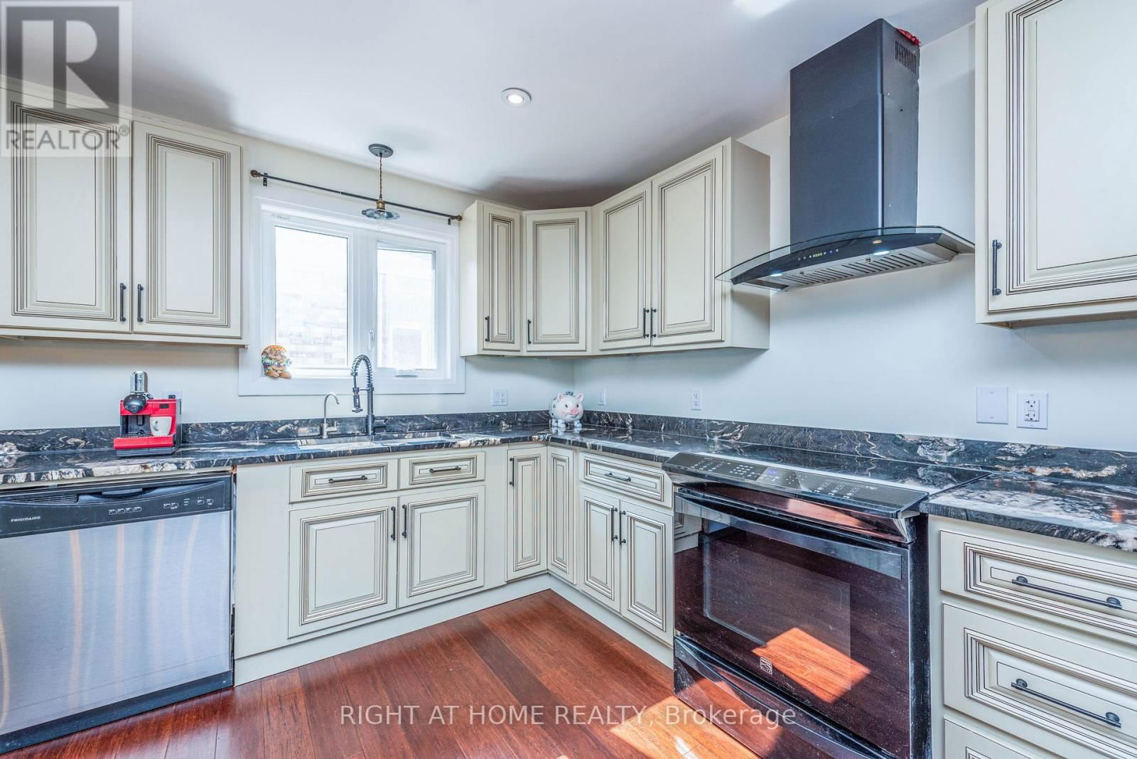 11 OTTAWAY AVENUE Image 20