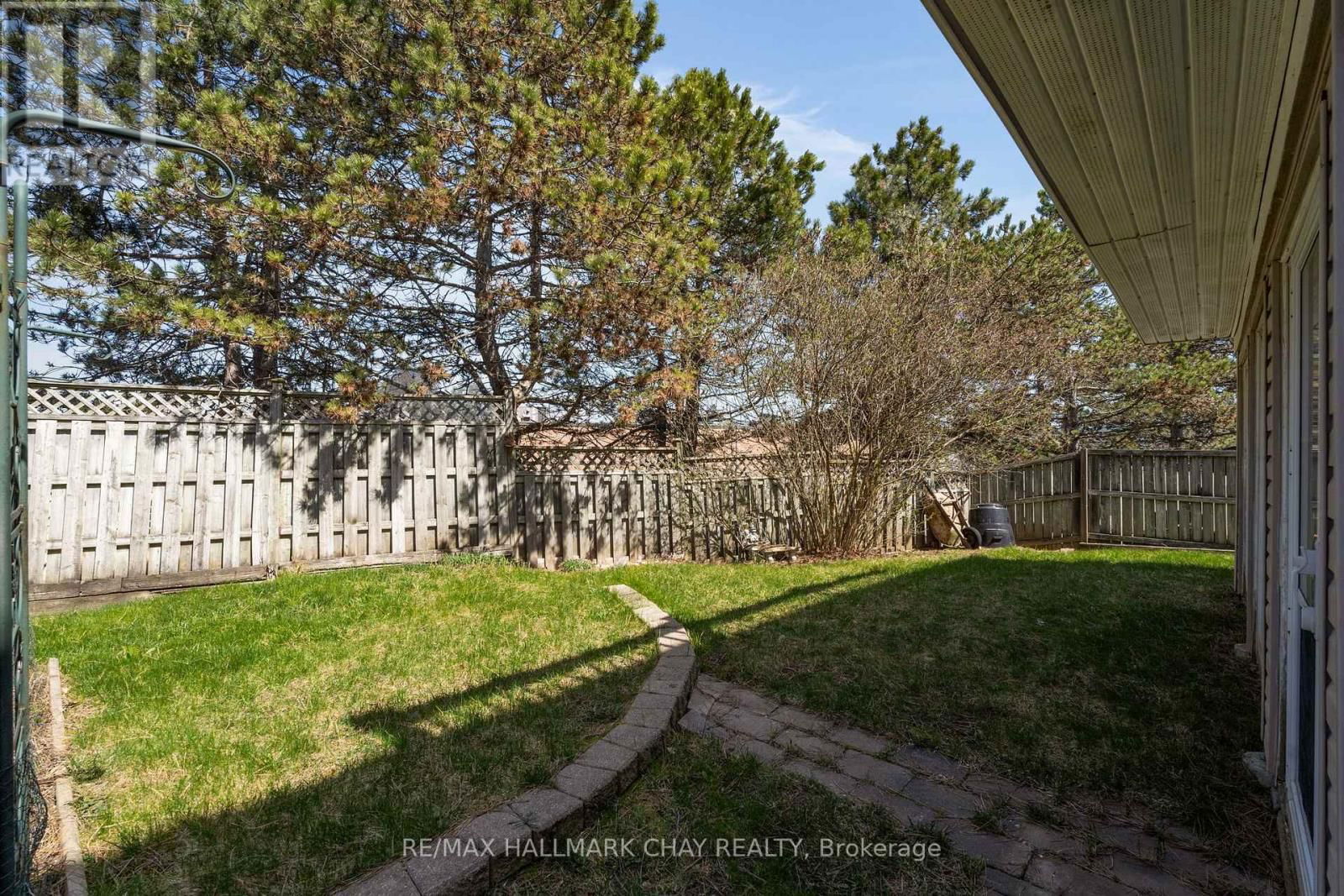 4 TRILLIUM CRESCENT Image 37
