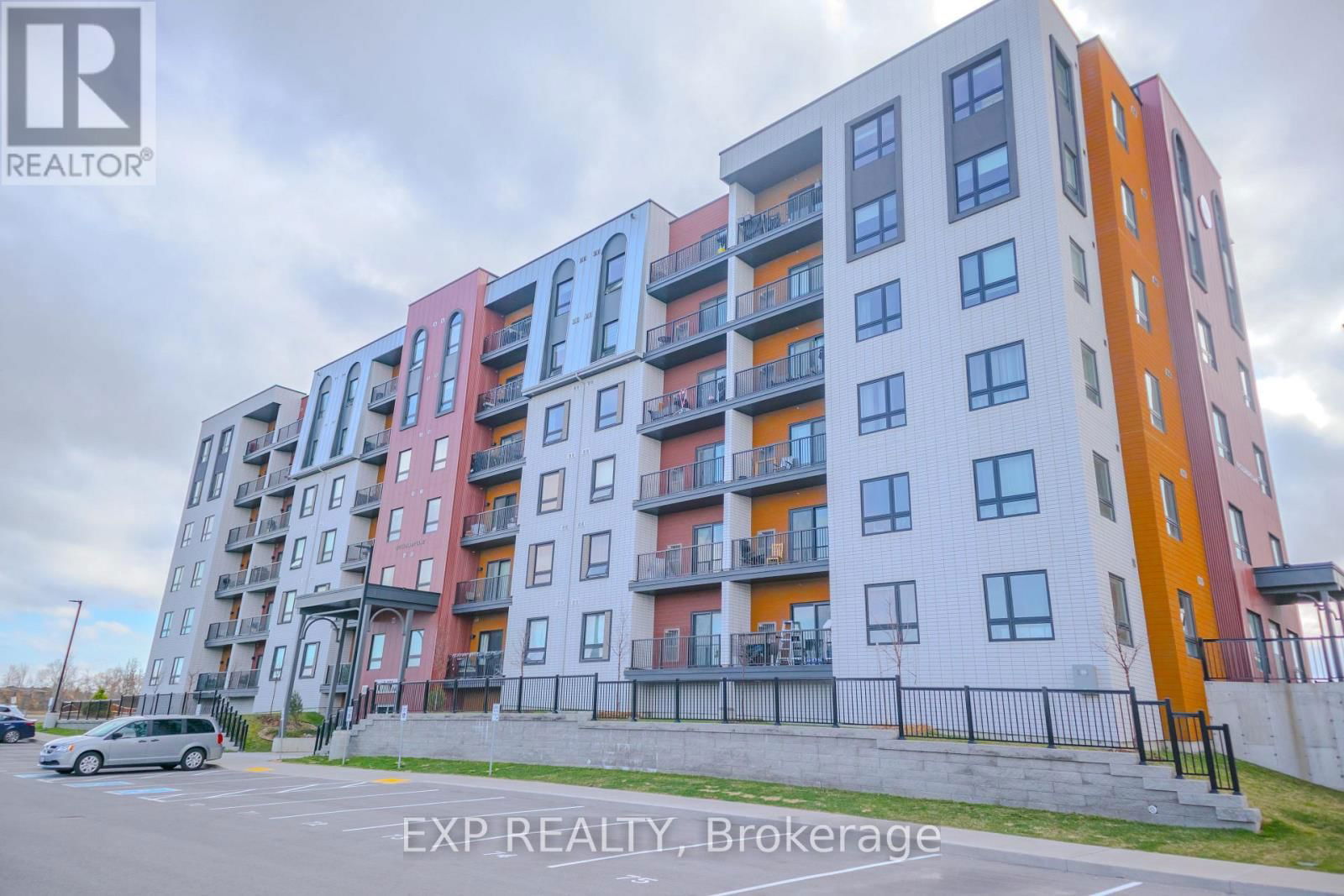 206 - 10 CULINARY LANE Image 1