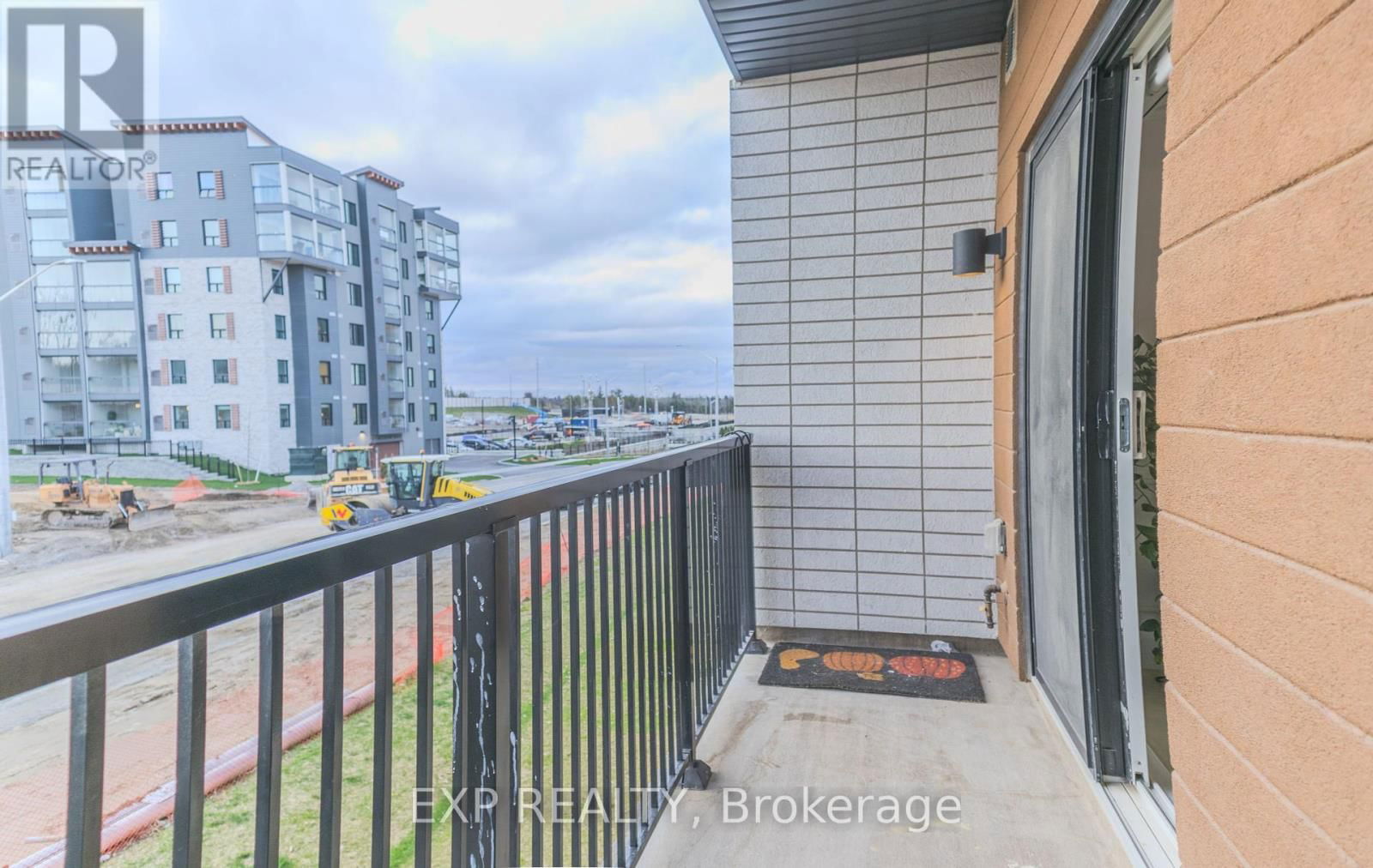 206 - 10 CULINARY LANE Image 37
