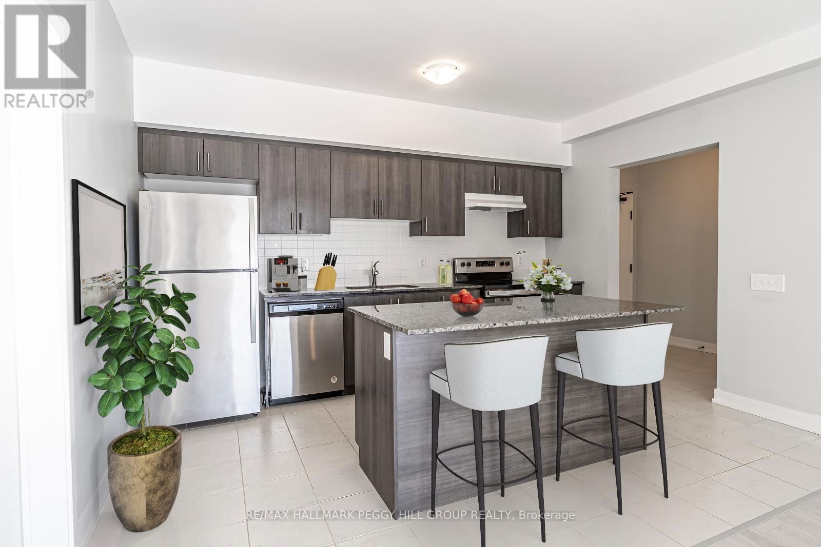 215 - 4 SPICE WAY Image 1