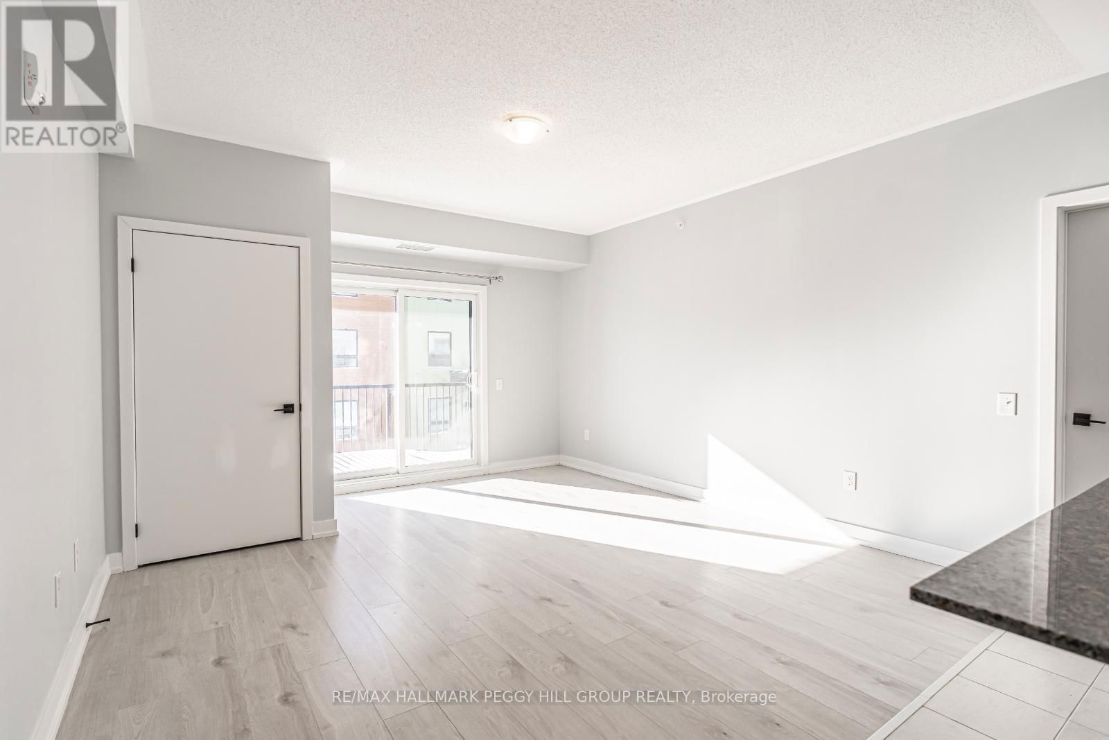 215 - 4 SPICE WAY Image 3