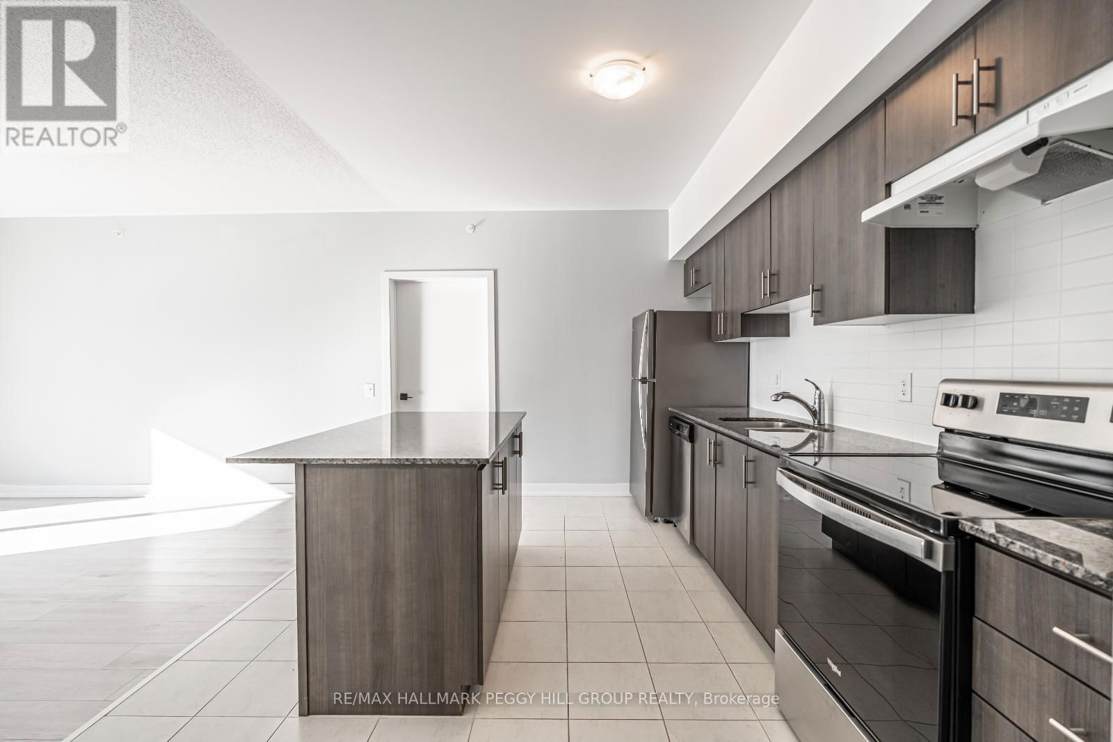 215 - 4 SPICE WAY Image 5