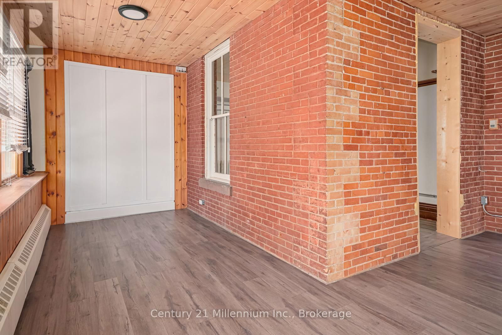 637 HURONTARIO STREET Image 11