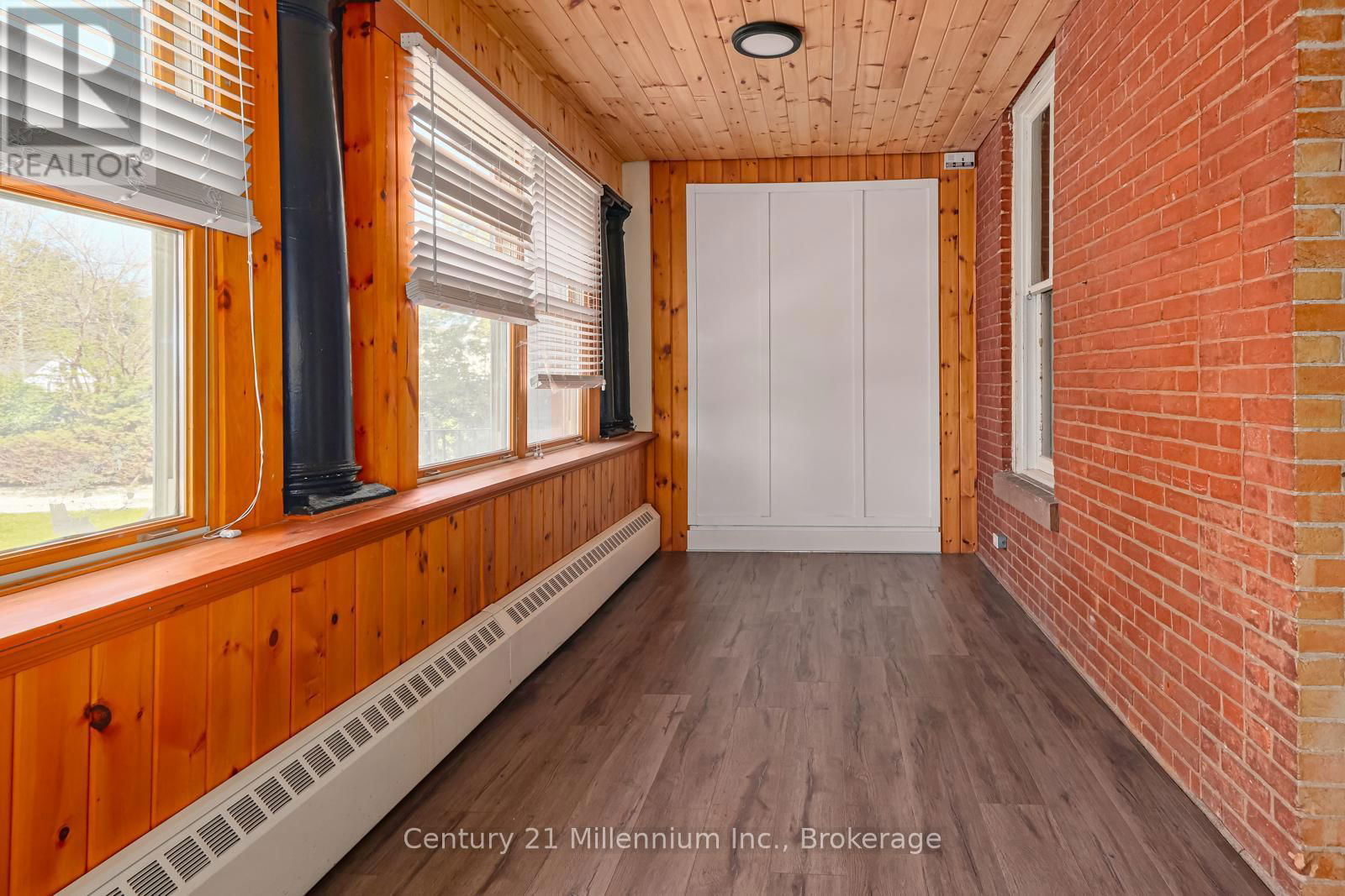 637 HURONTARIO STREET Image 12