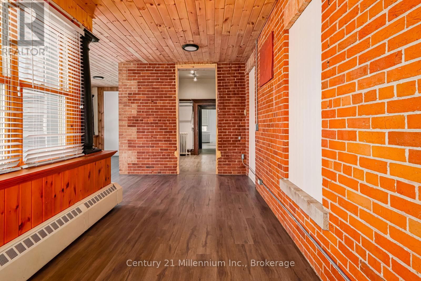 637 HURONTARIO STREET Image 13