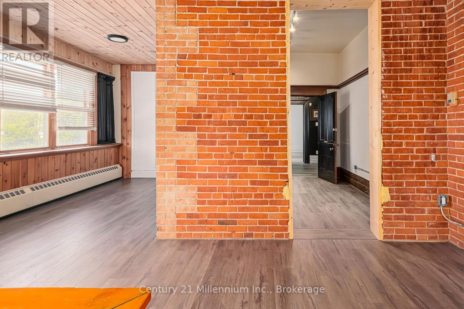 637 HURONTARIO STREET Image 14