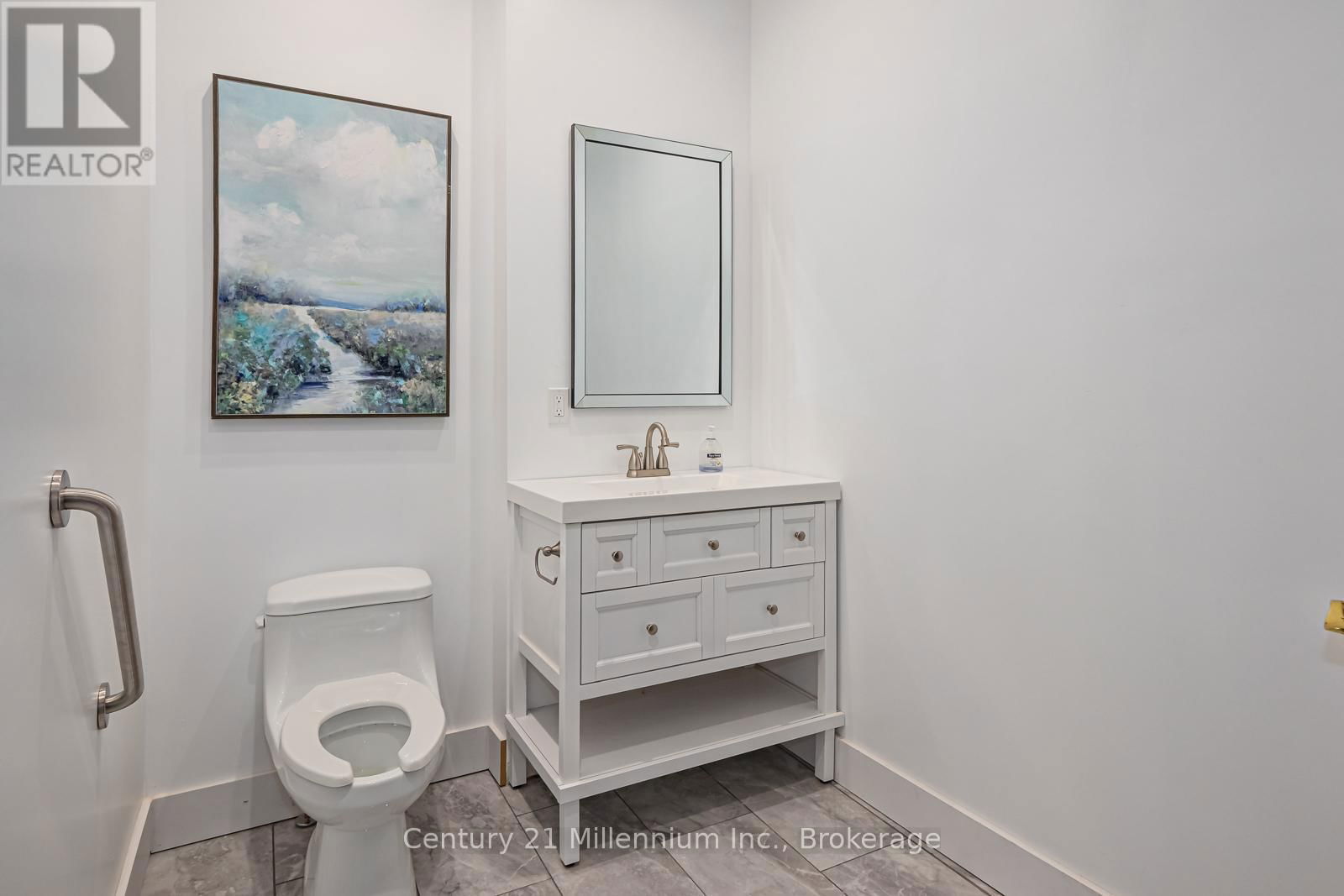637 HURONTARIO STREET Image 15