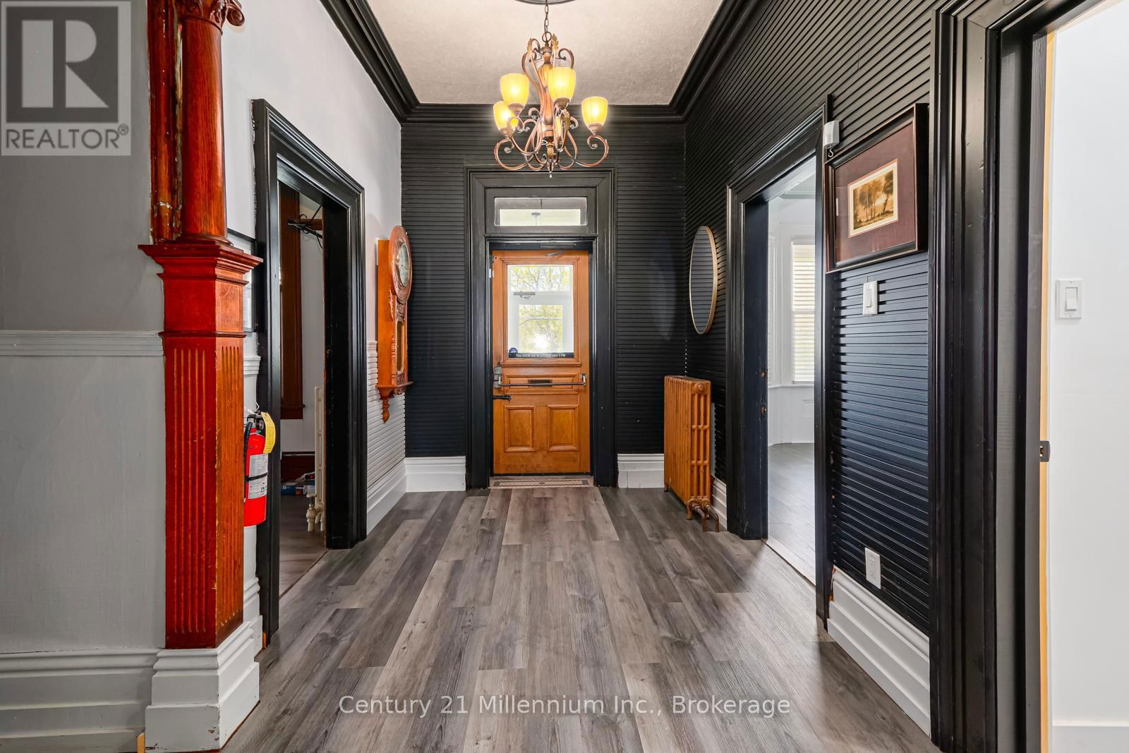 637 HURONTARIO STREET Image 16