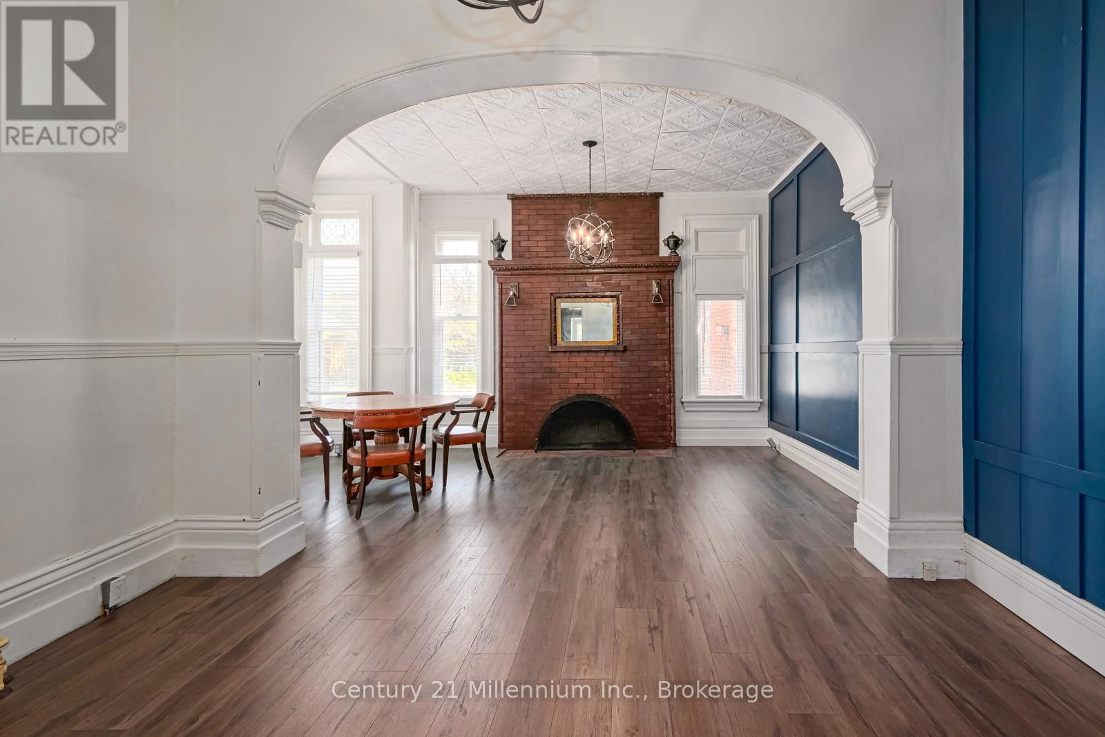 637 HURONTARIO STREET Image 17