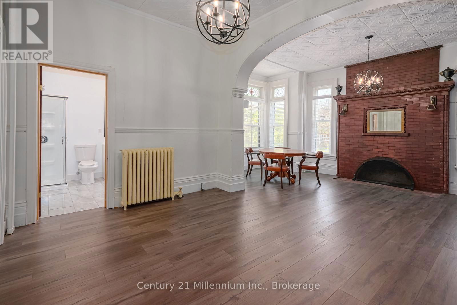 637 HURONTARIO STREET Image 22