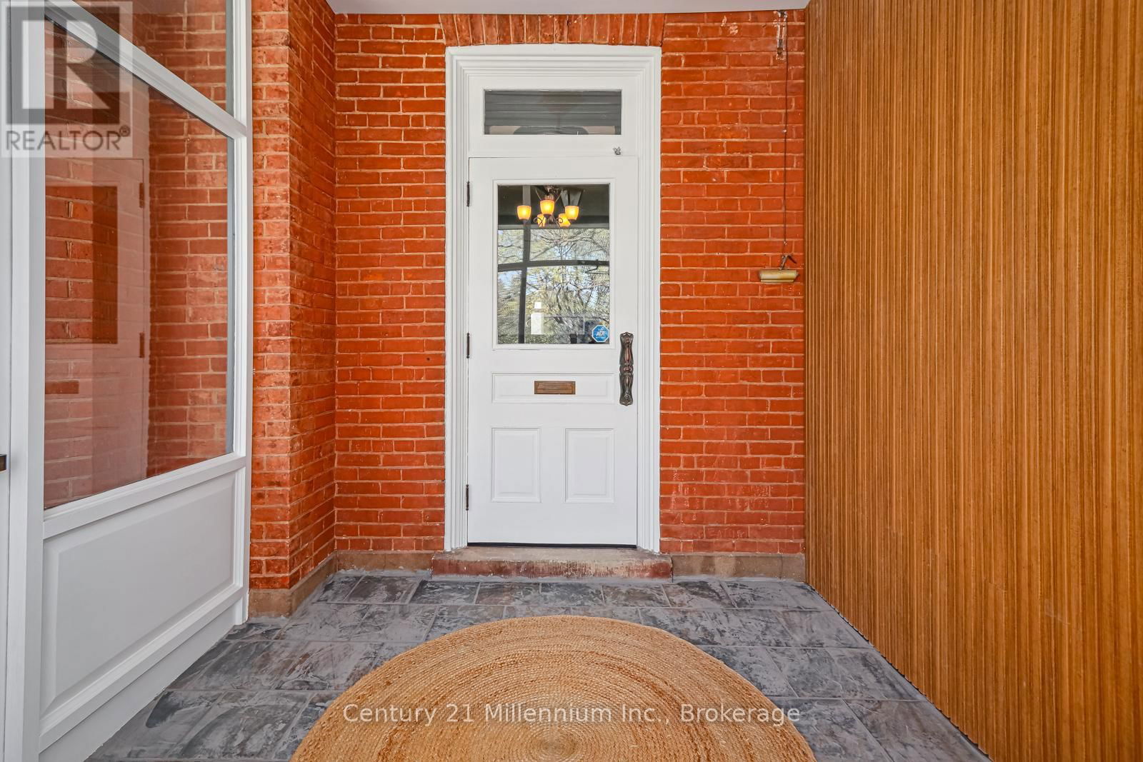 637 HURONTARIO STREET Image 23
