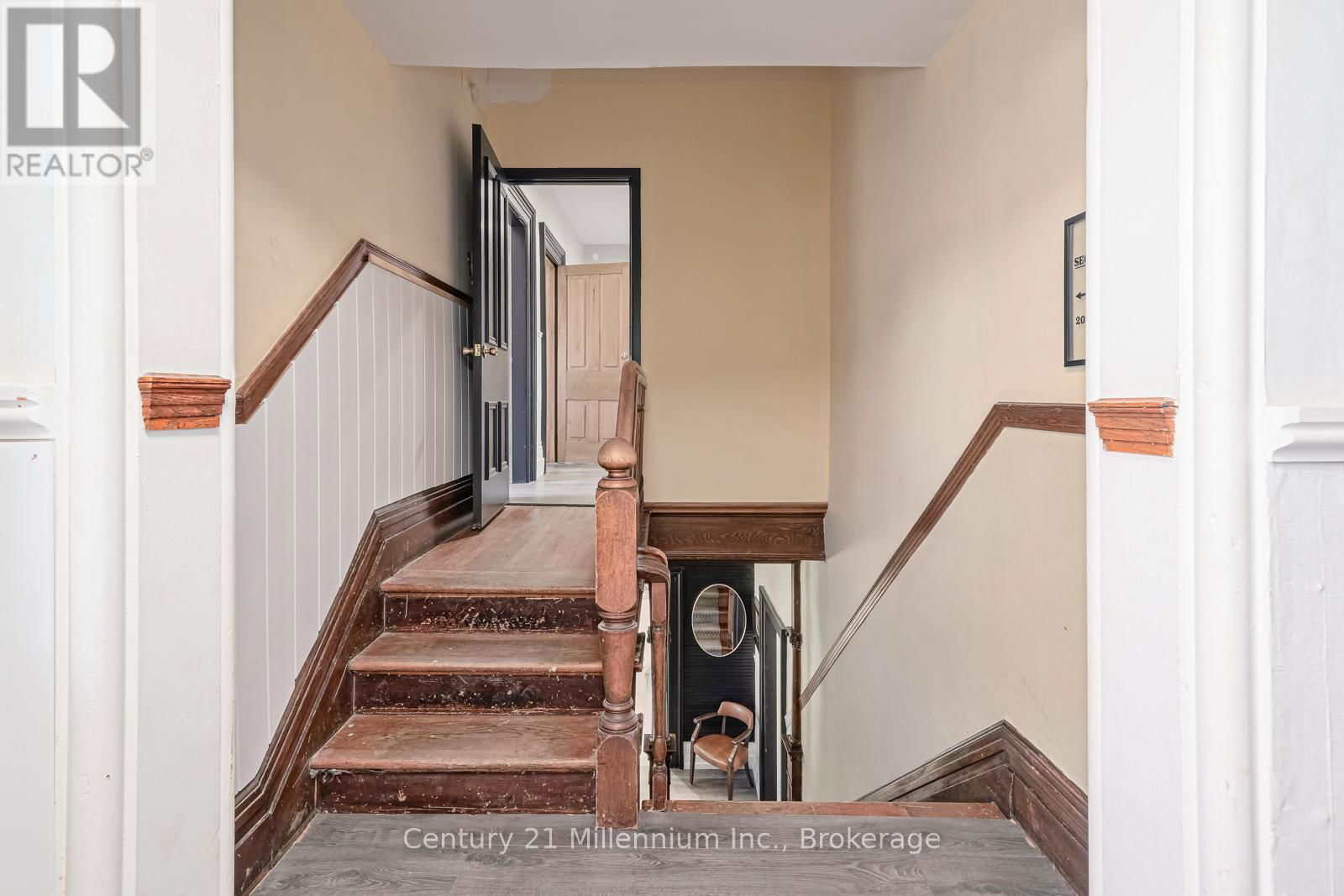 637 HURONTARIO STREET Image 24