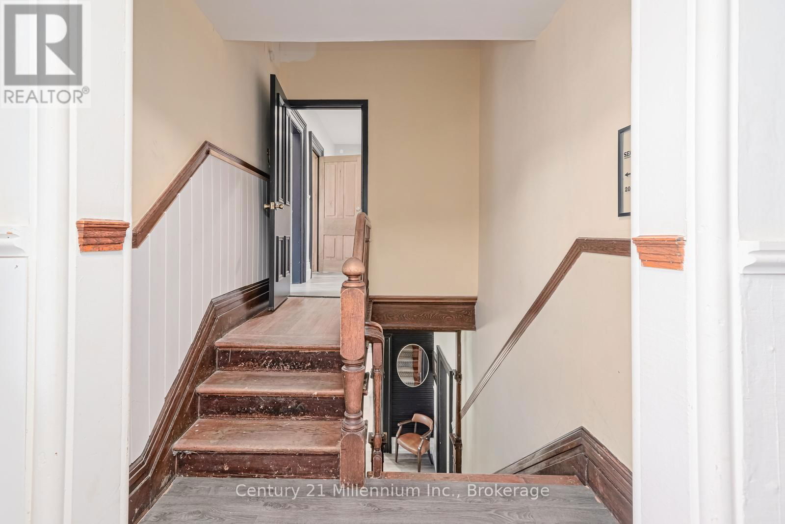 637 HURONTARIO STREET Image 25