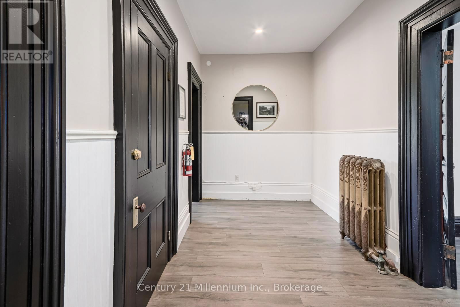 637 HURONTARIO STREET Image 26
