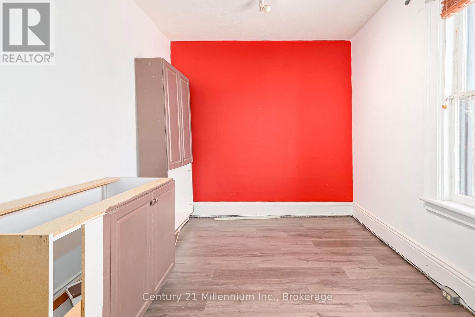 637 HURONTARIO STREET Image 27