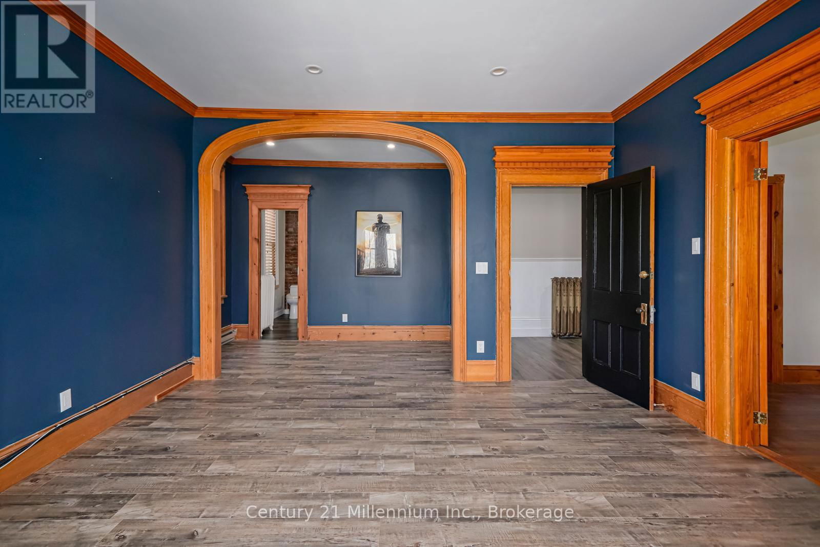637 HURONTARIO STREET Image 32