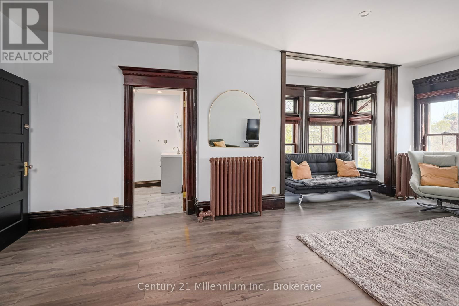 637 HURONTARIO STREET Image 36