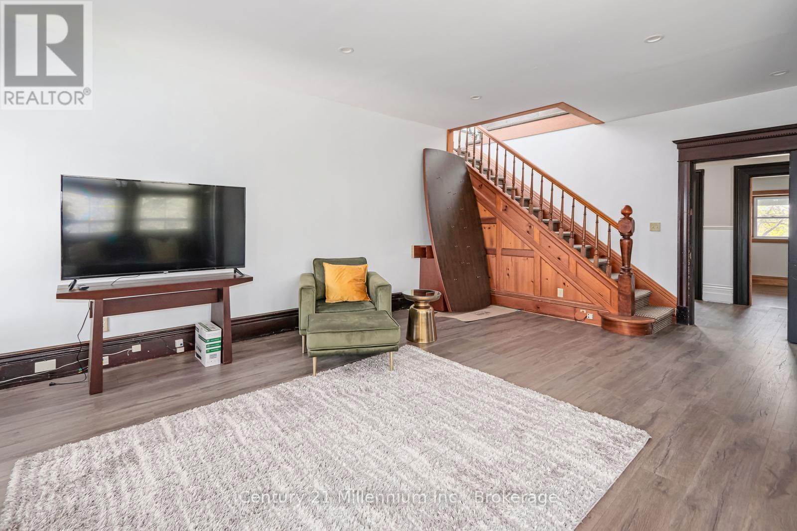 637 HURONTARIO STREET Image 37