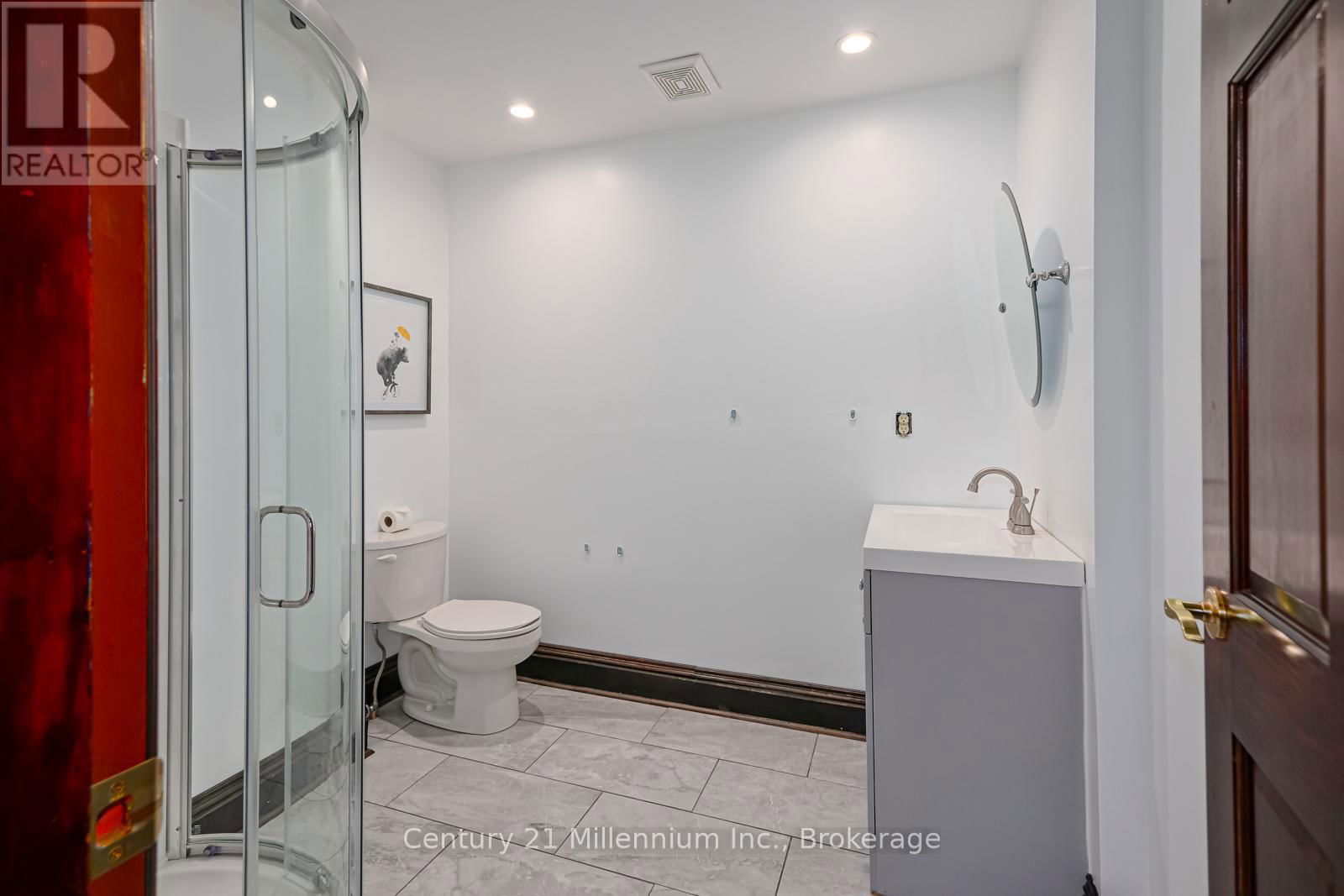 637 HURONTARIO STREET Image 40